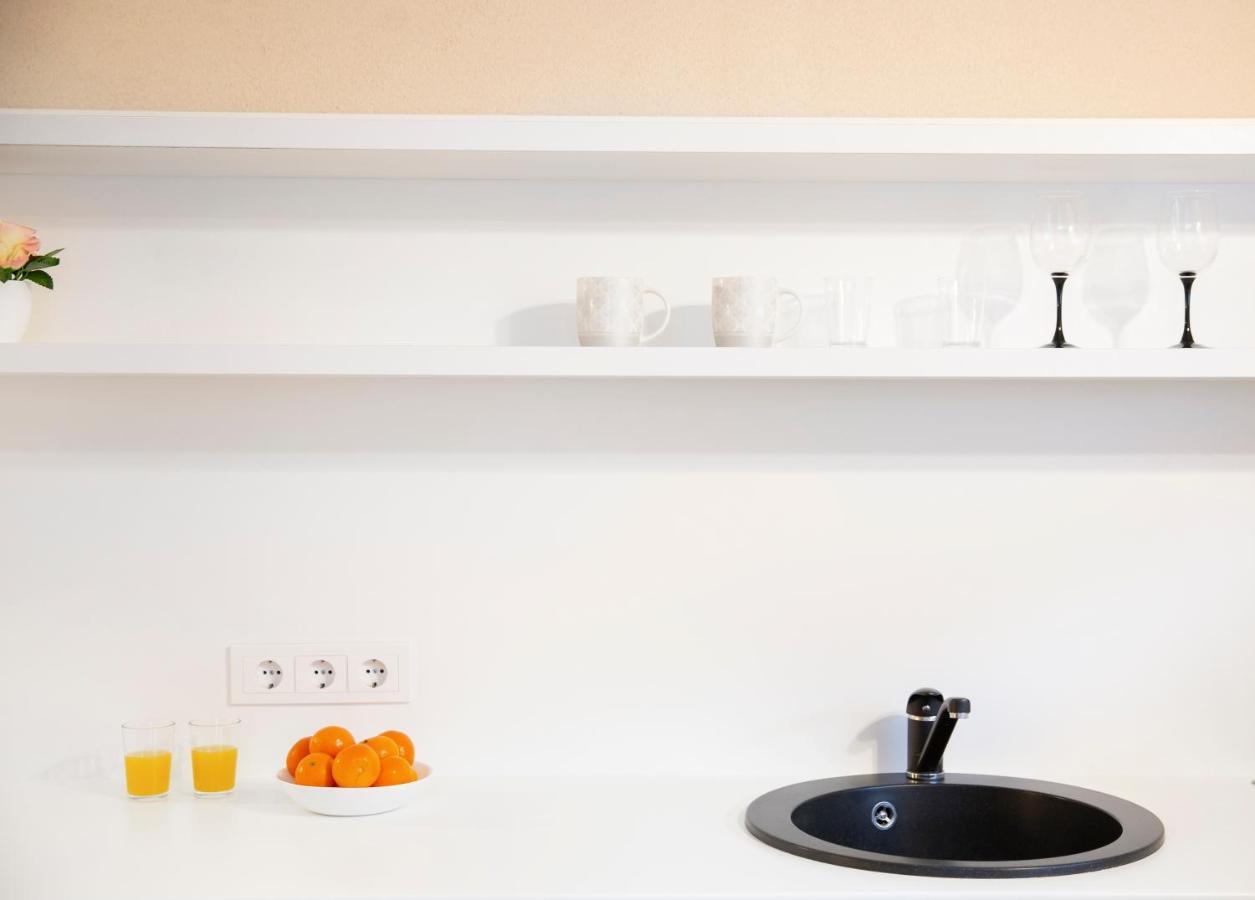 קובנה Apartment In Garage With Free Parking מראה חיצוני תמונה