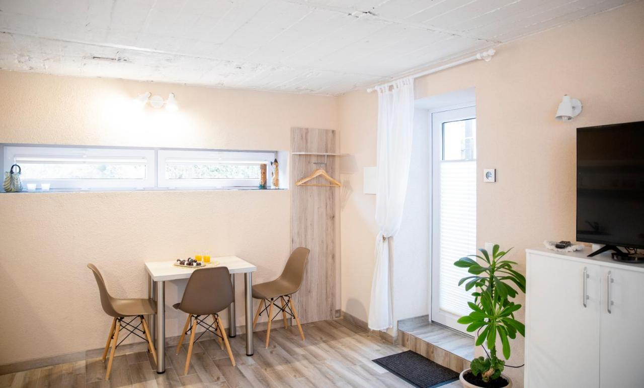 קובנה Apartment In Garage With Free Parking מראה חיצוני תמונה