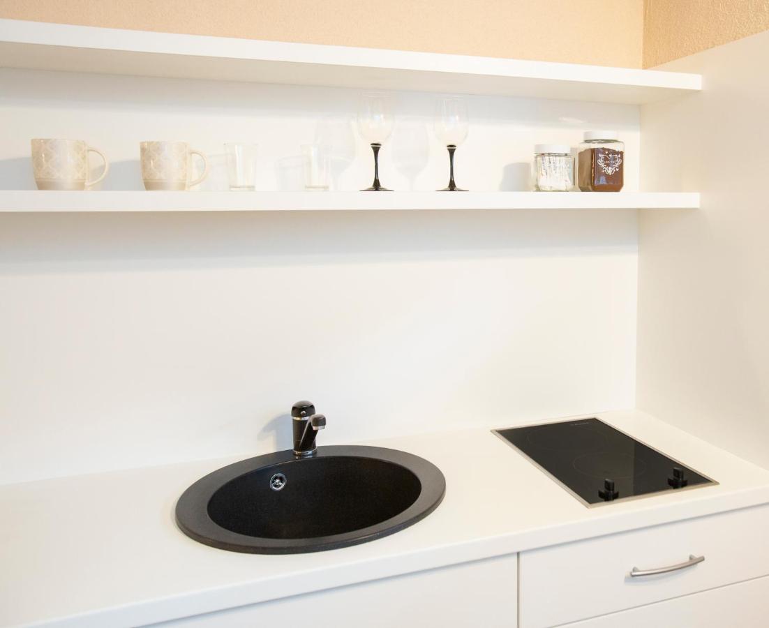 קובנה Apartment In Garage With Free Parking מראה חיצוני תמונה