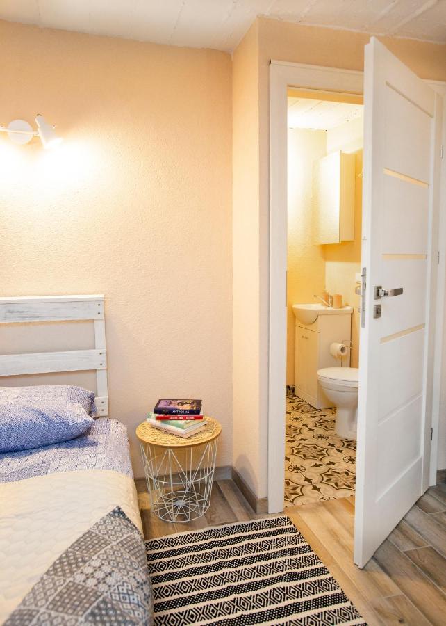 קובנה Apartment In Garage With Free Parking מראה חיצוני תמונה