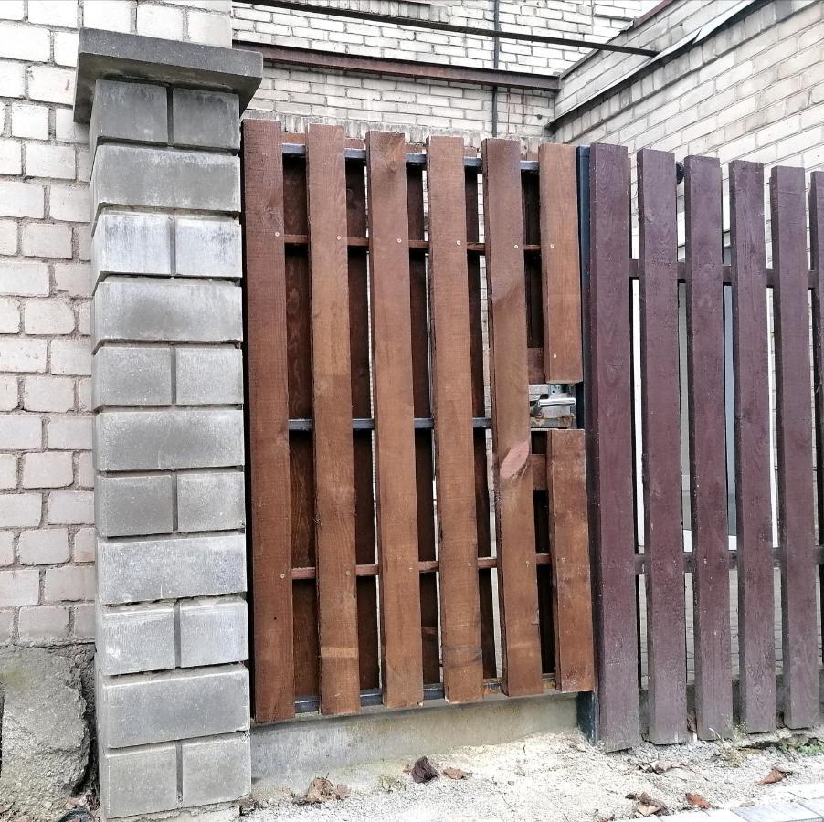 קובנה Apartment In Garage With Free Parking מראה חיצוני תמונה